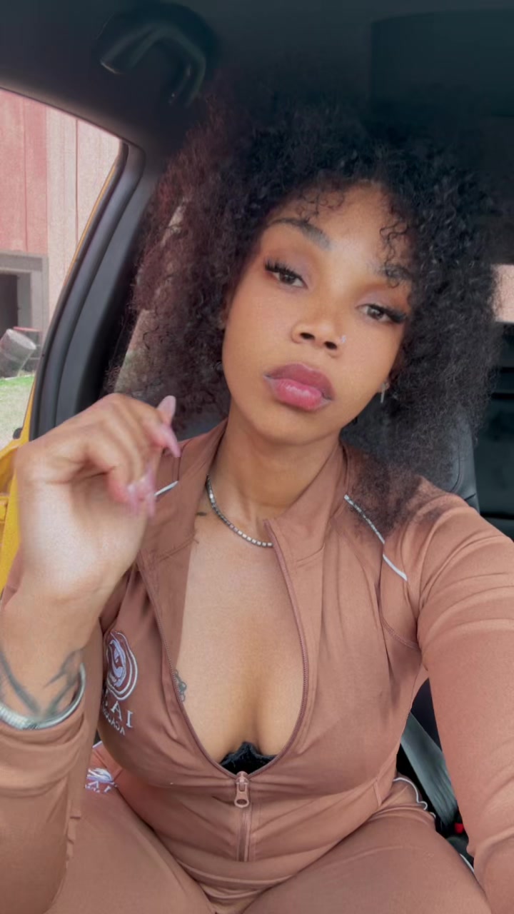 @IAMSHARIFA_DJ