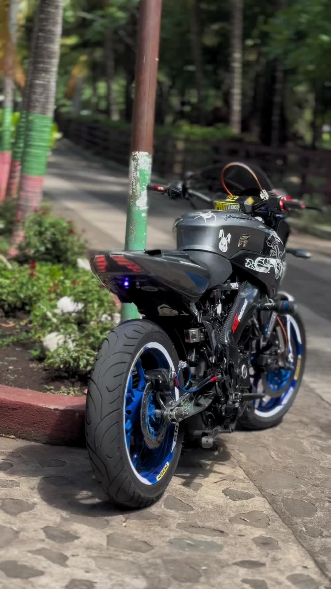 @Crΐຮຮຮ..🍒