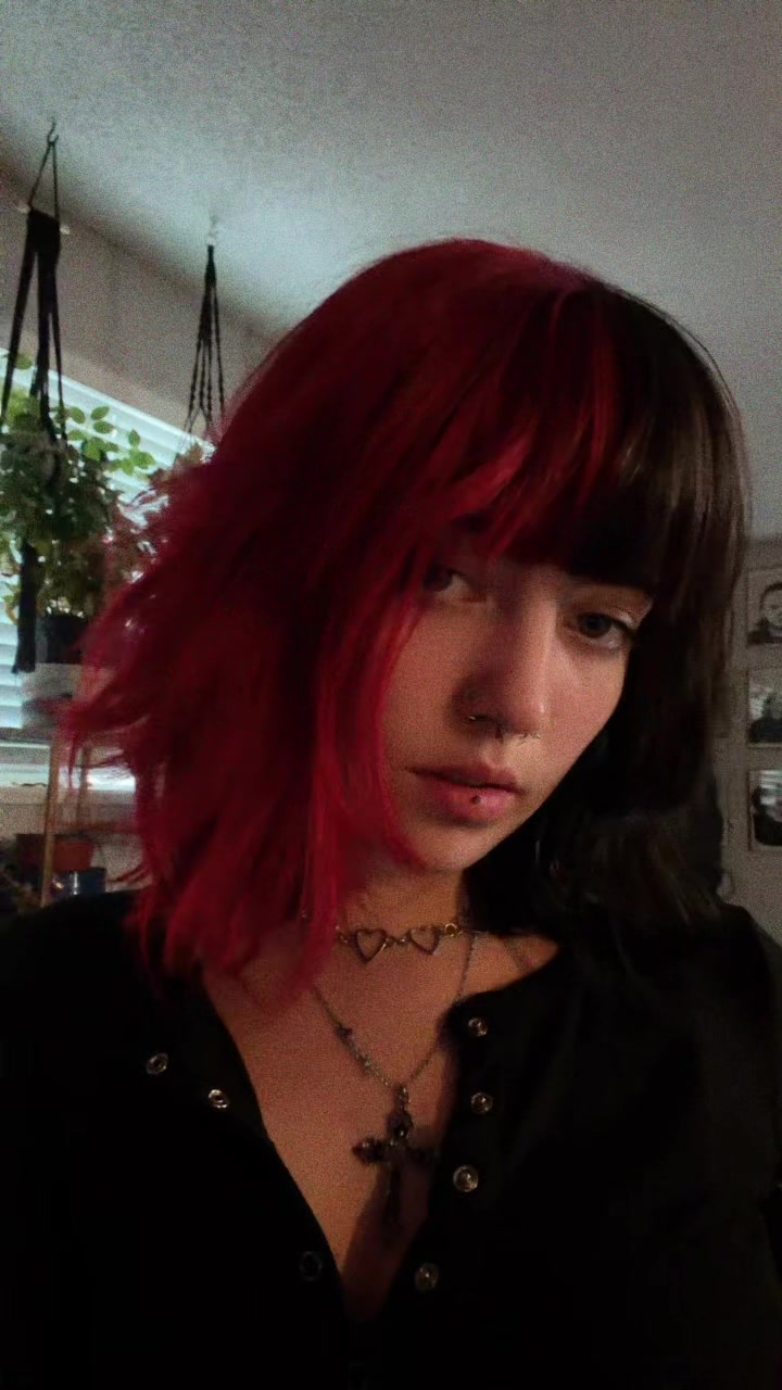 @Lil Bug🖤🍄