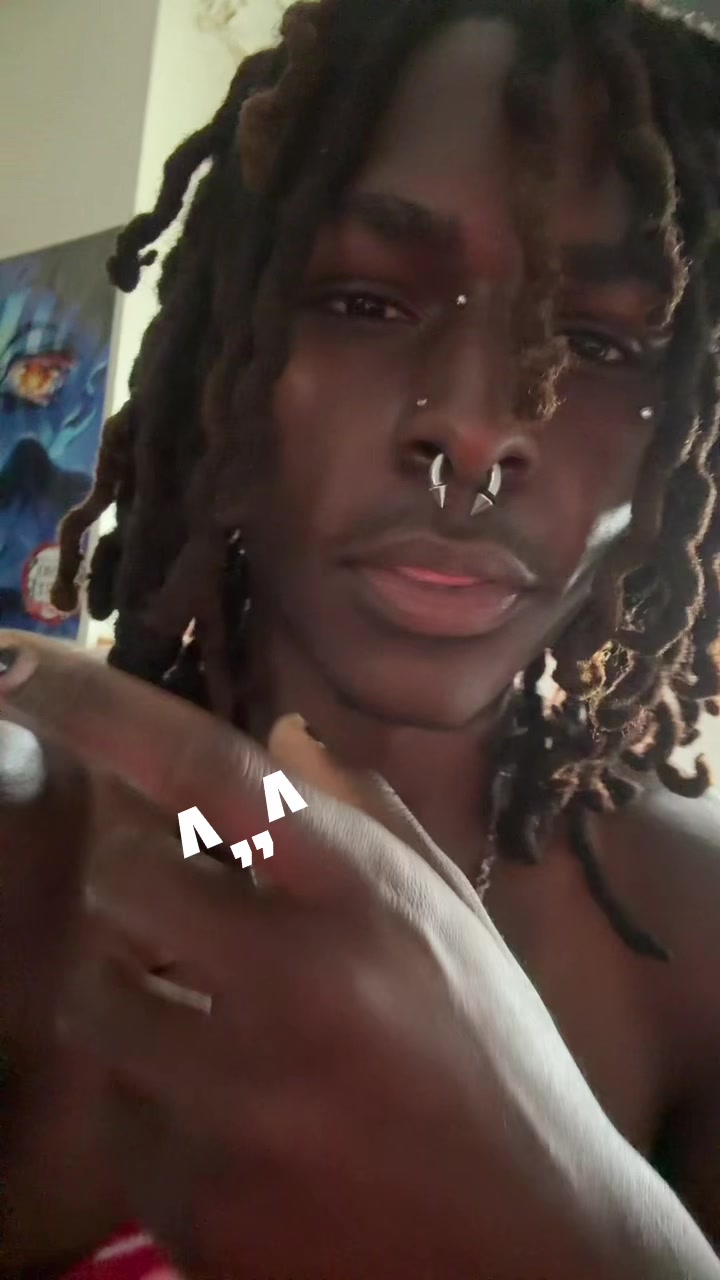 @^,,^