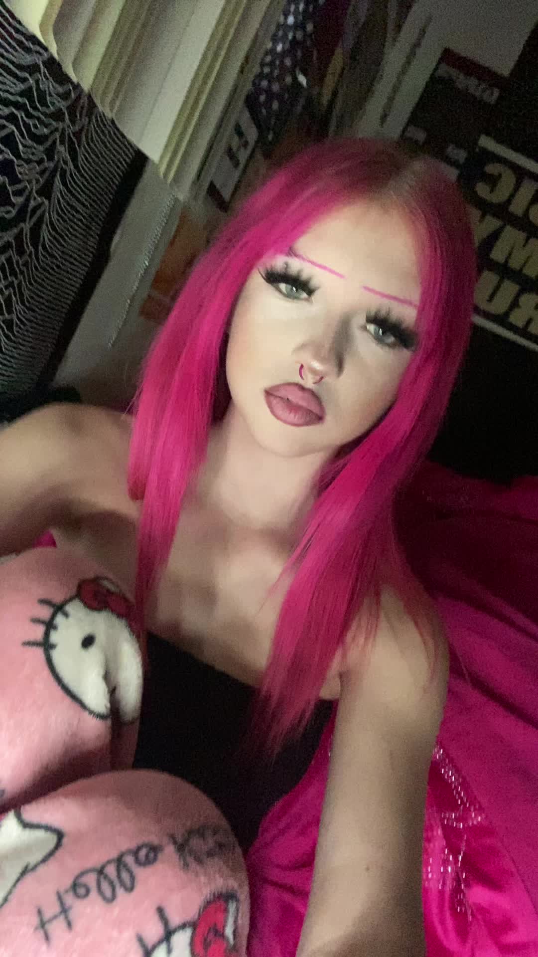 @iloveadriannelenker_