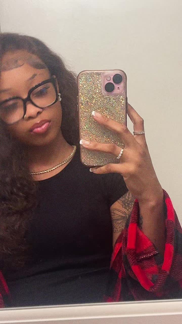 @_ms.h0lly_wood