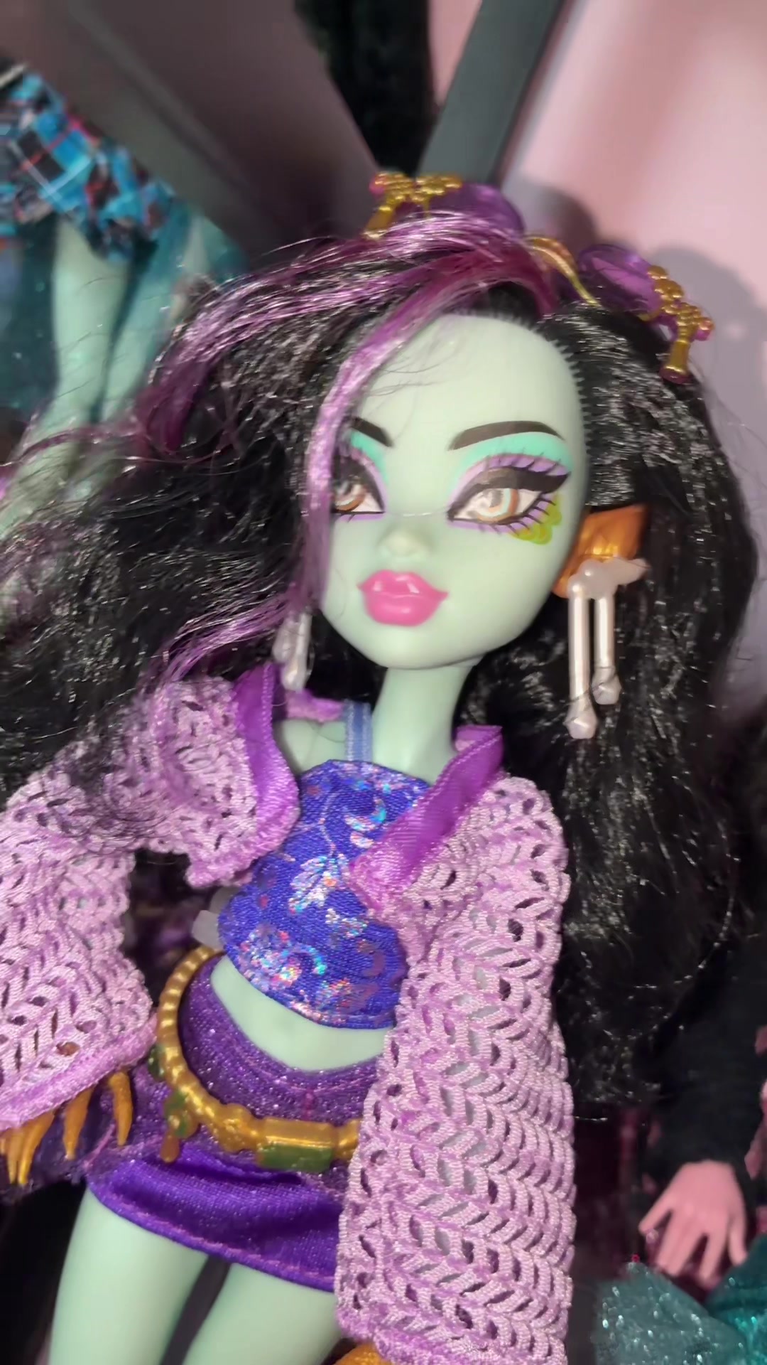 @dollWhisperer
