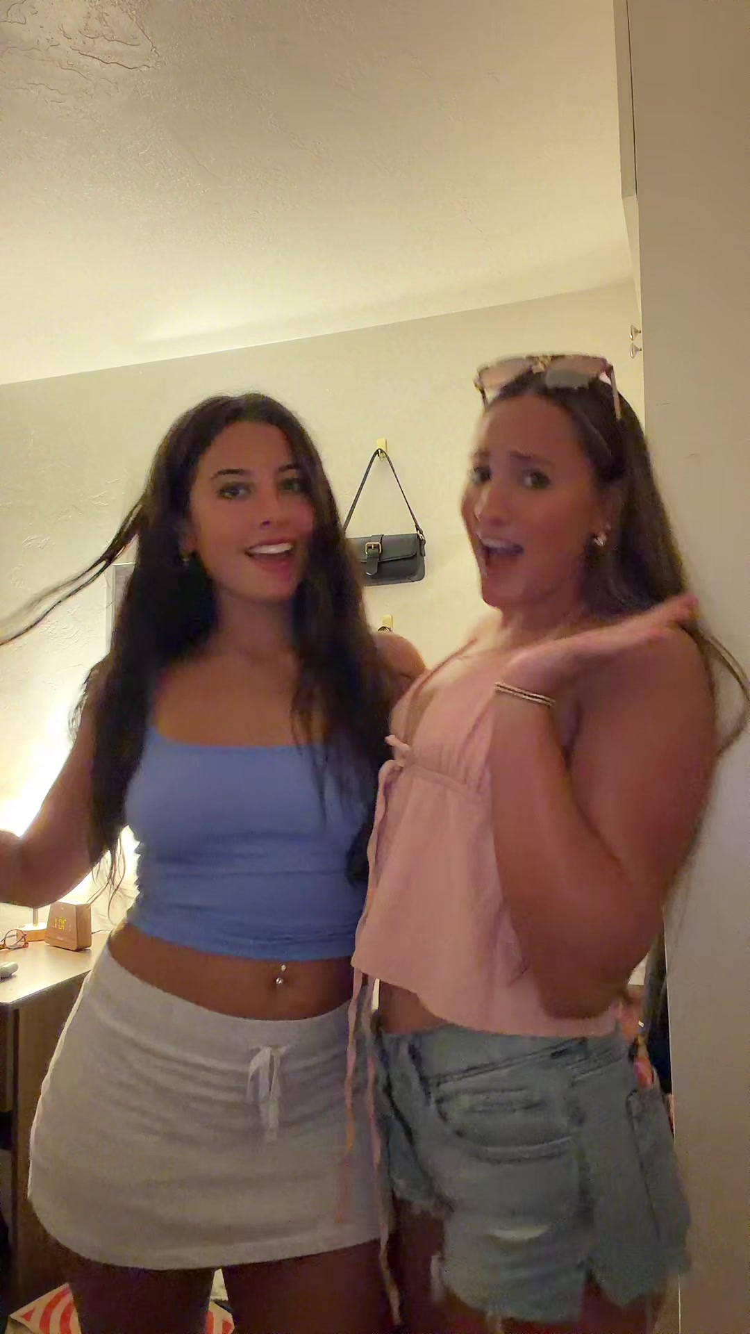 @arielloveskittens