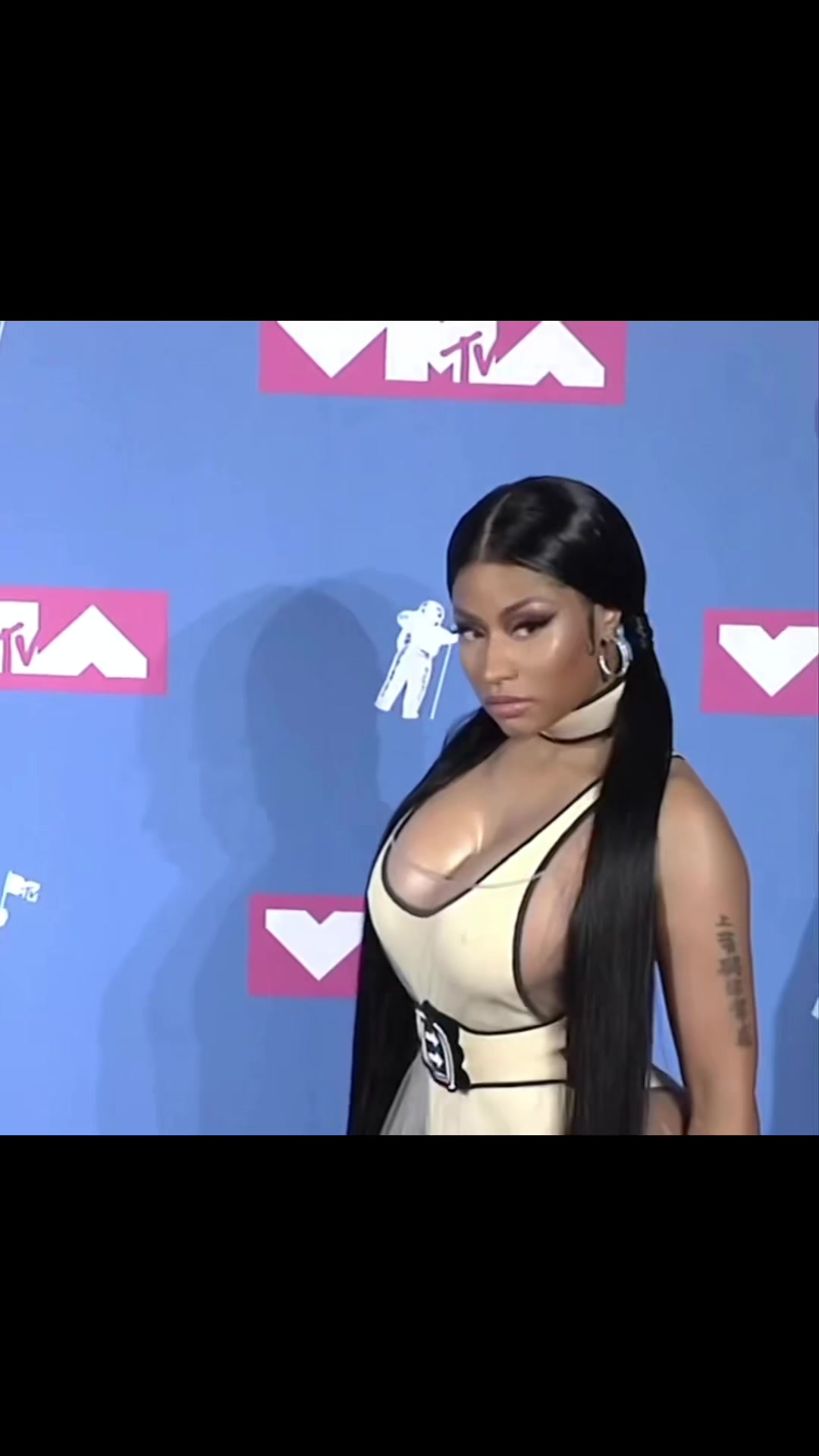 @BARBZ FENDI