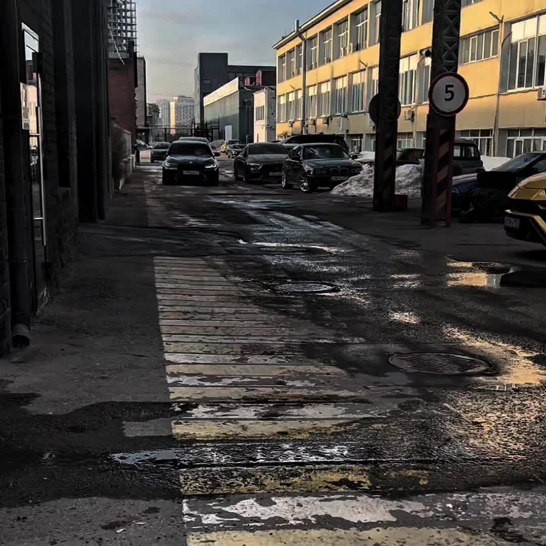 @𝐭𝐭.𝐬𝐧𝐢𝐜𝐤𝐞𝐫𝐬 🖤