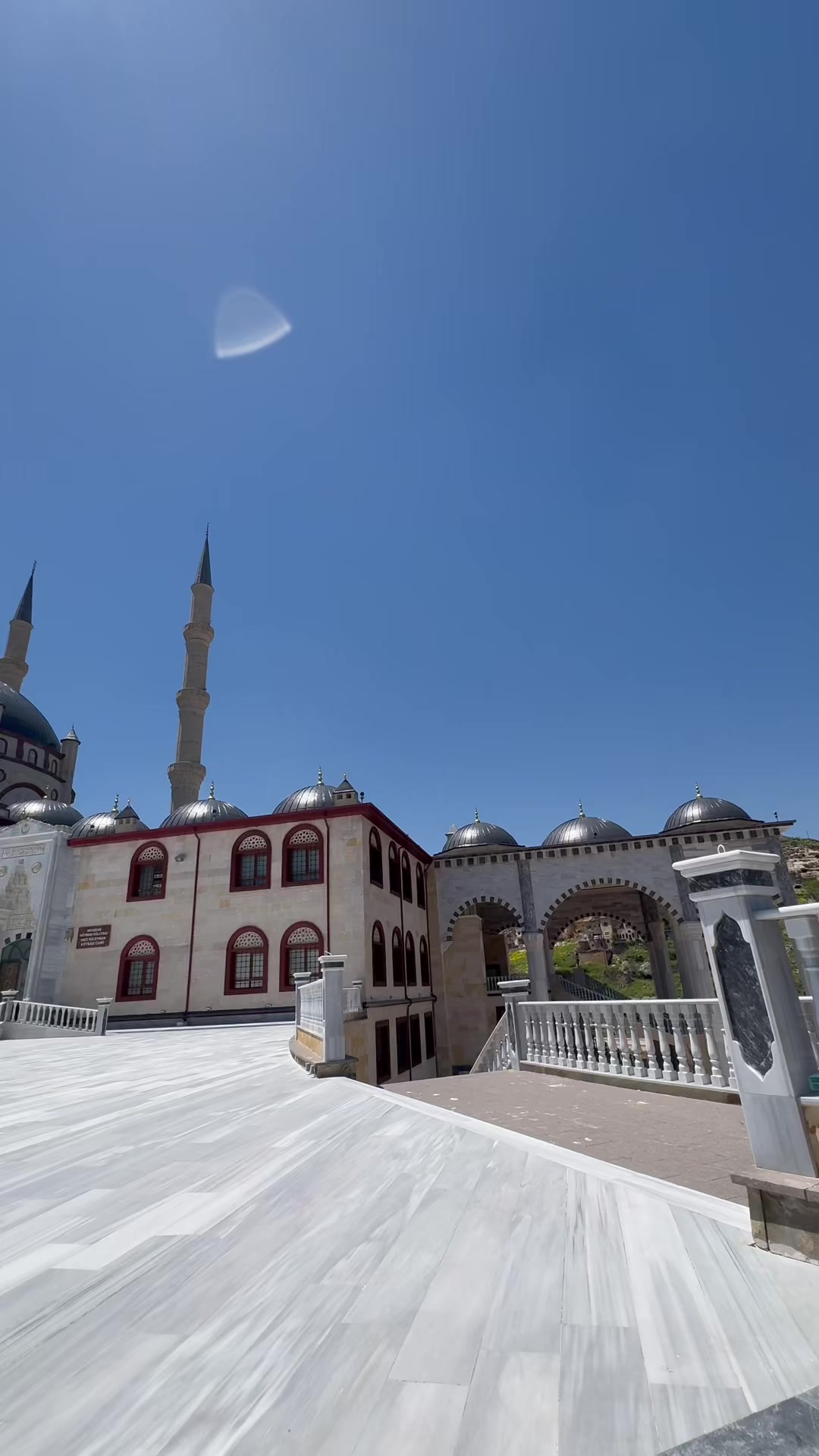 @bir g&uuml;nes