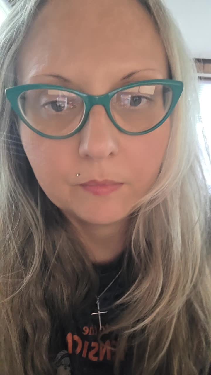 @AlleySchmeowe