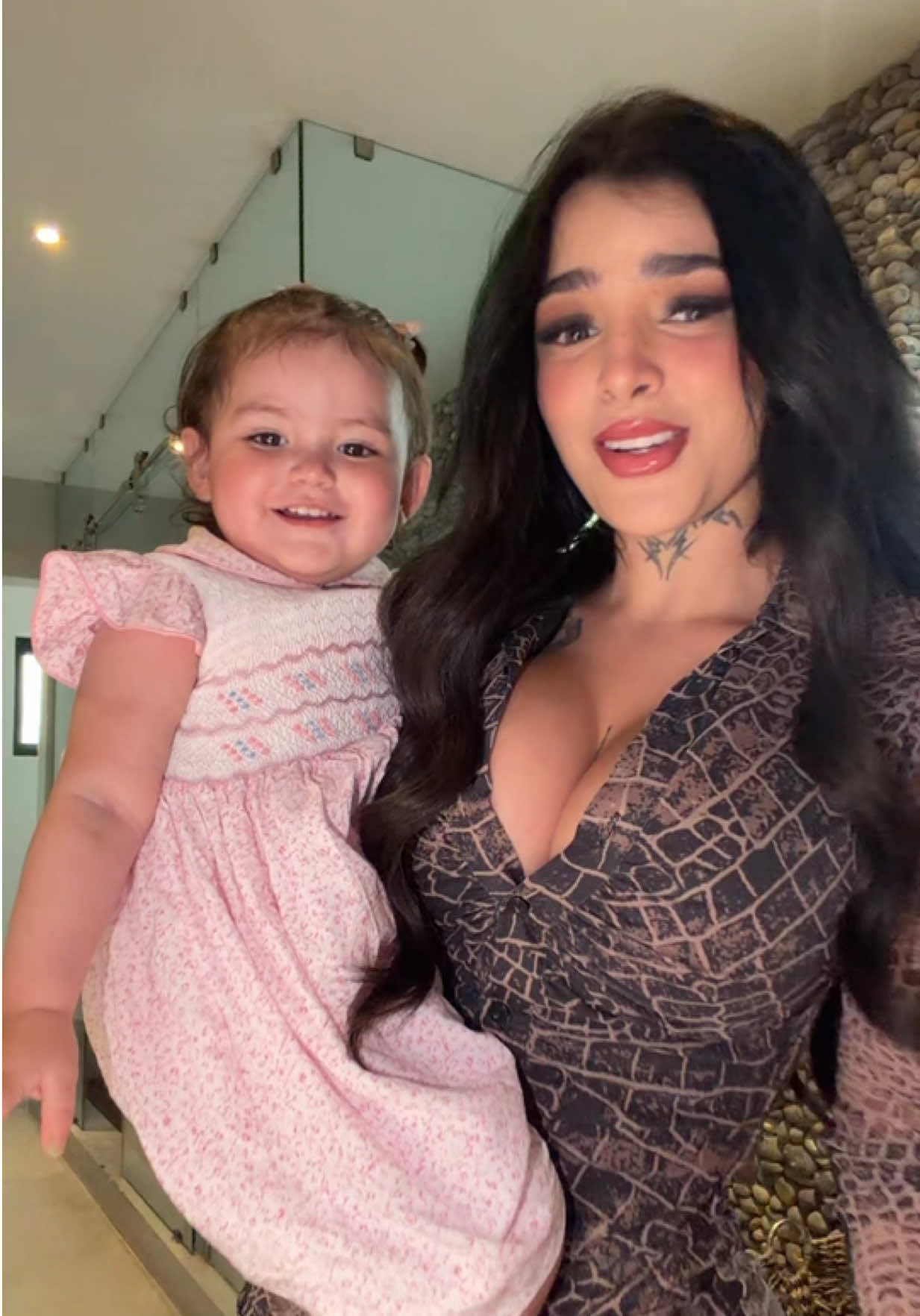 @Karelyruizoficial01
