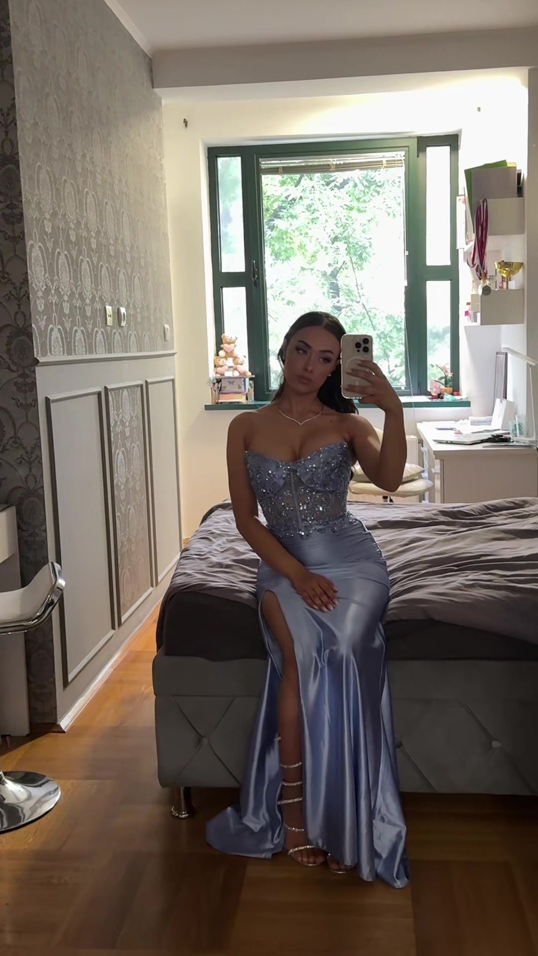 @Lara