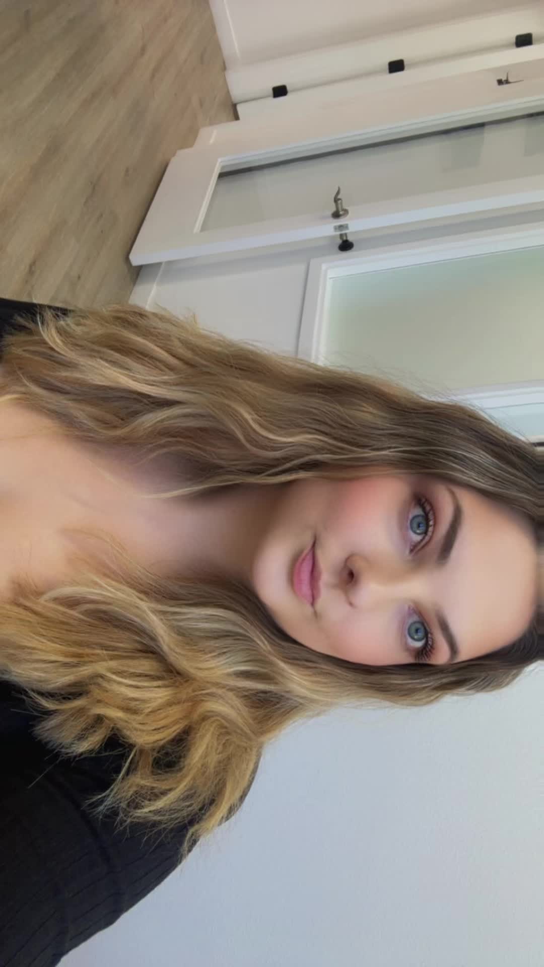 @CourtneyC23_