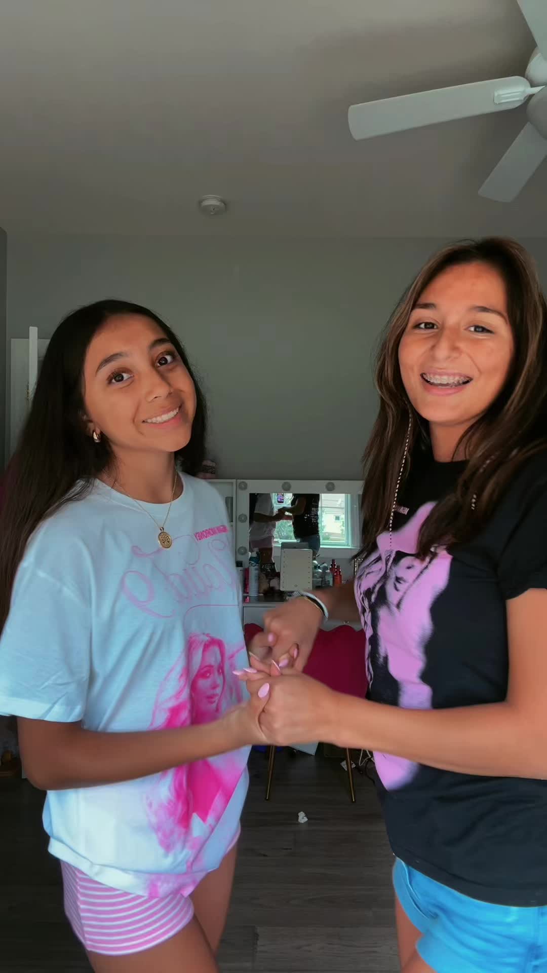@Nicole🦋