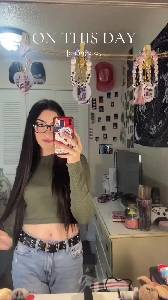 @Bella 🖤