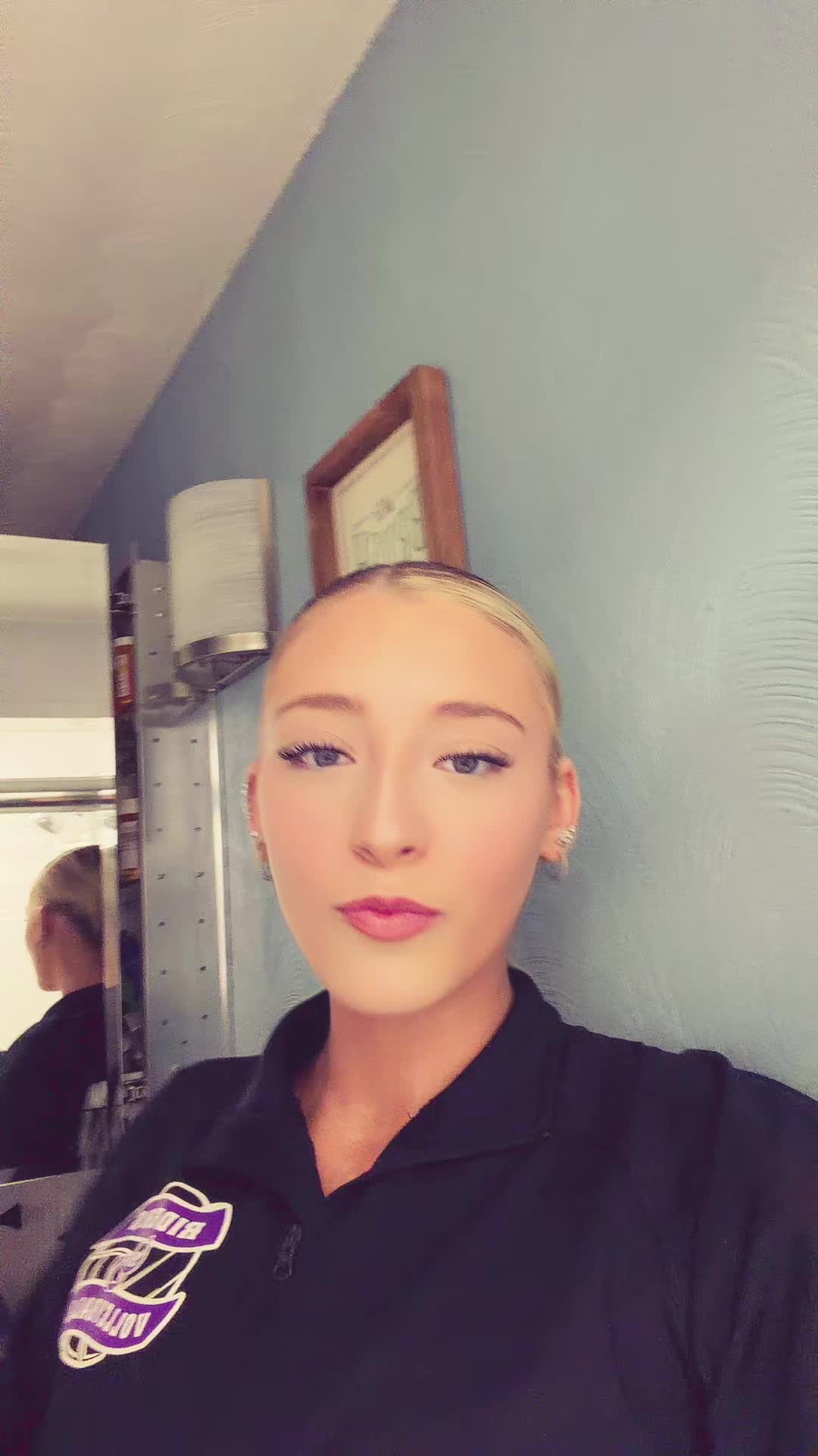 @NICOLE 💖😇🧁🪩