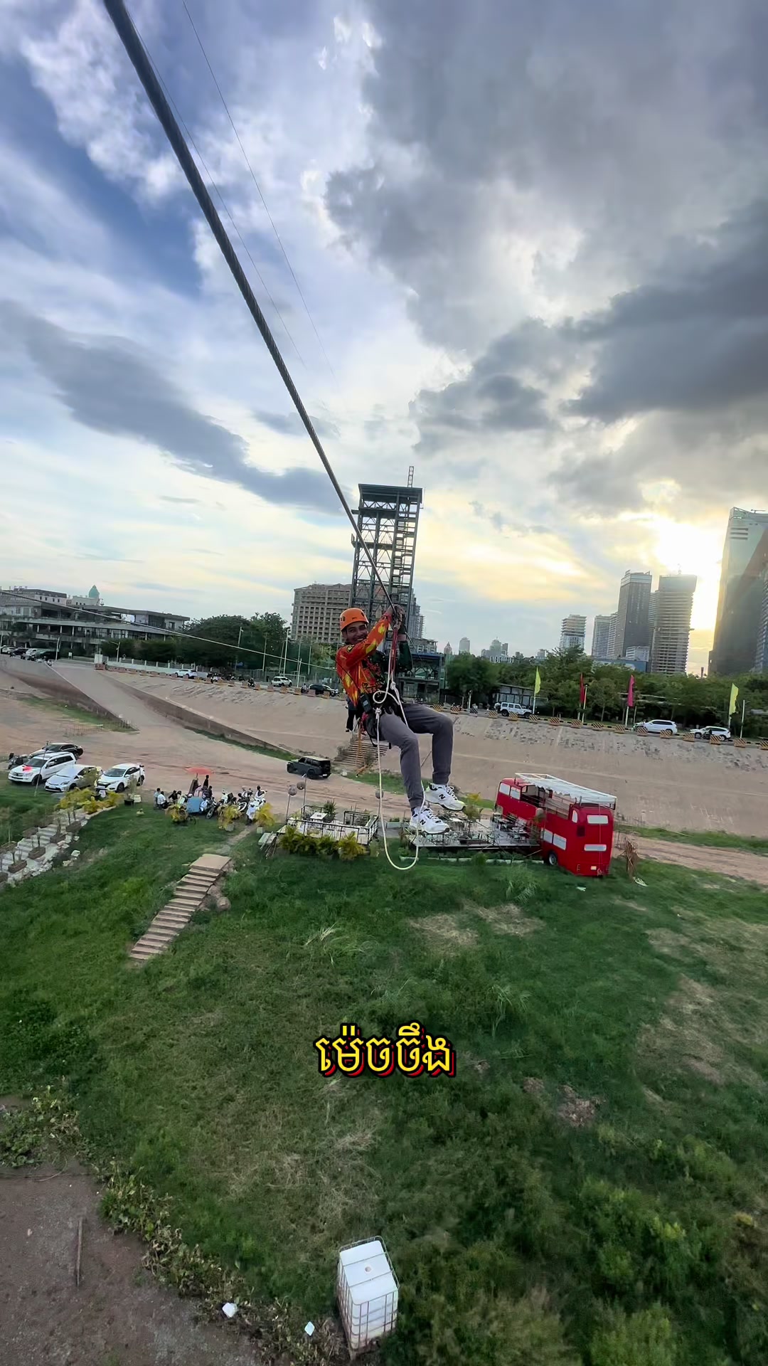 @Betsy Bombastic - ប៊េតសុី
