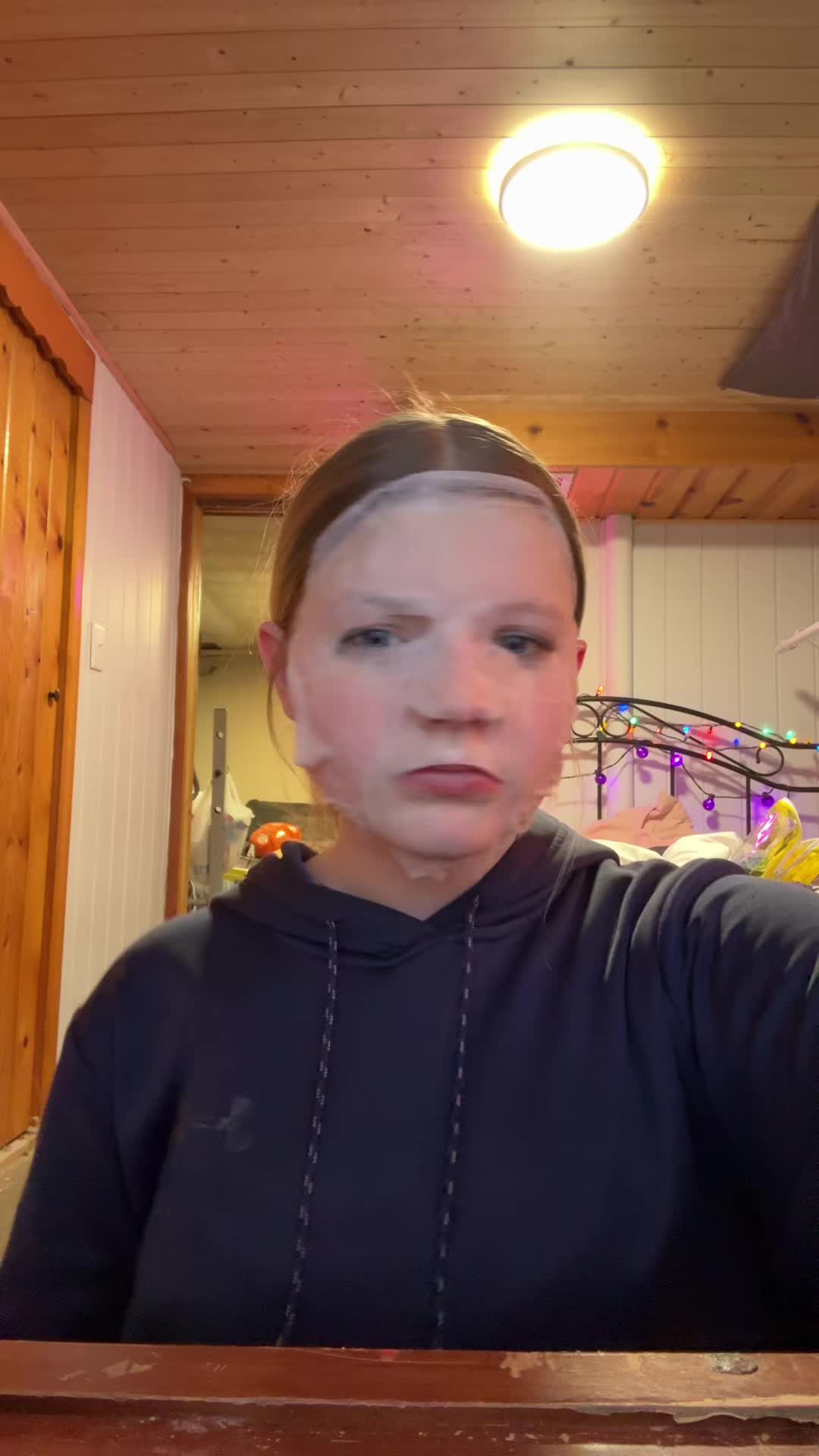 @.•.⍲⍻⍲.•.