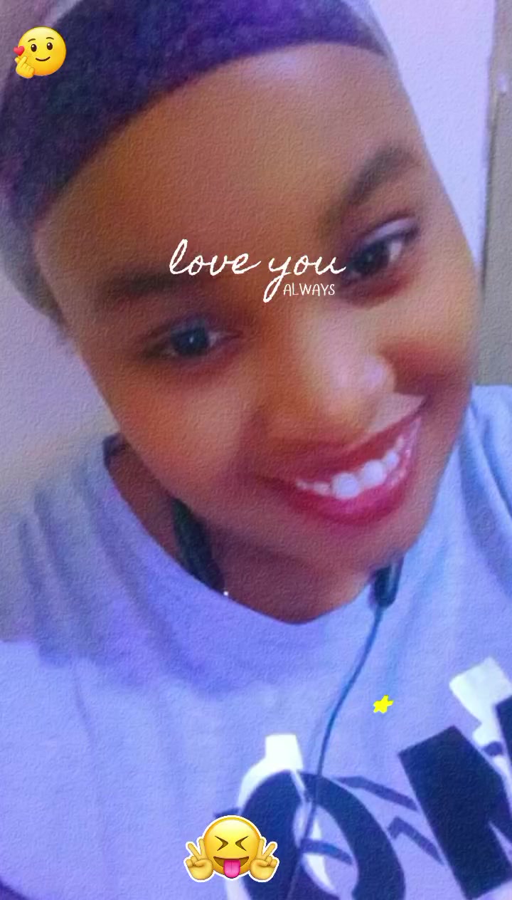 @Essy🩷💙