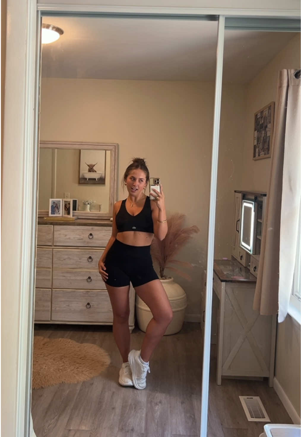@alexisjhogan