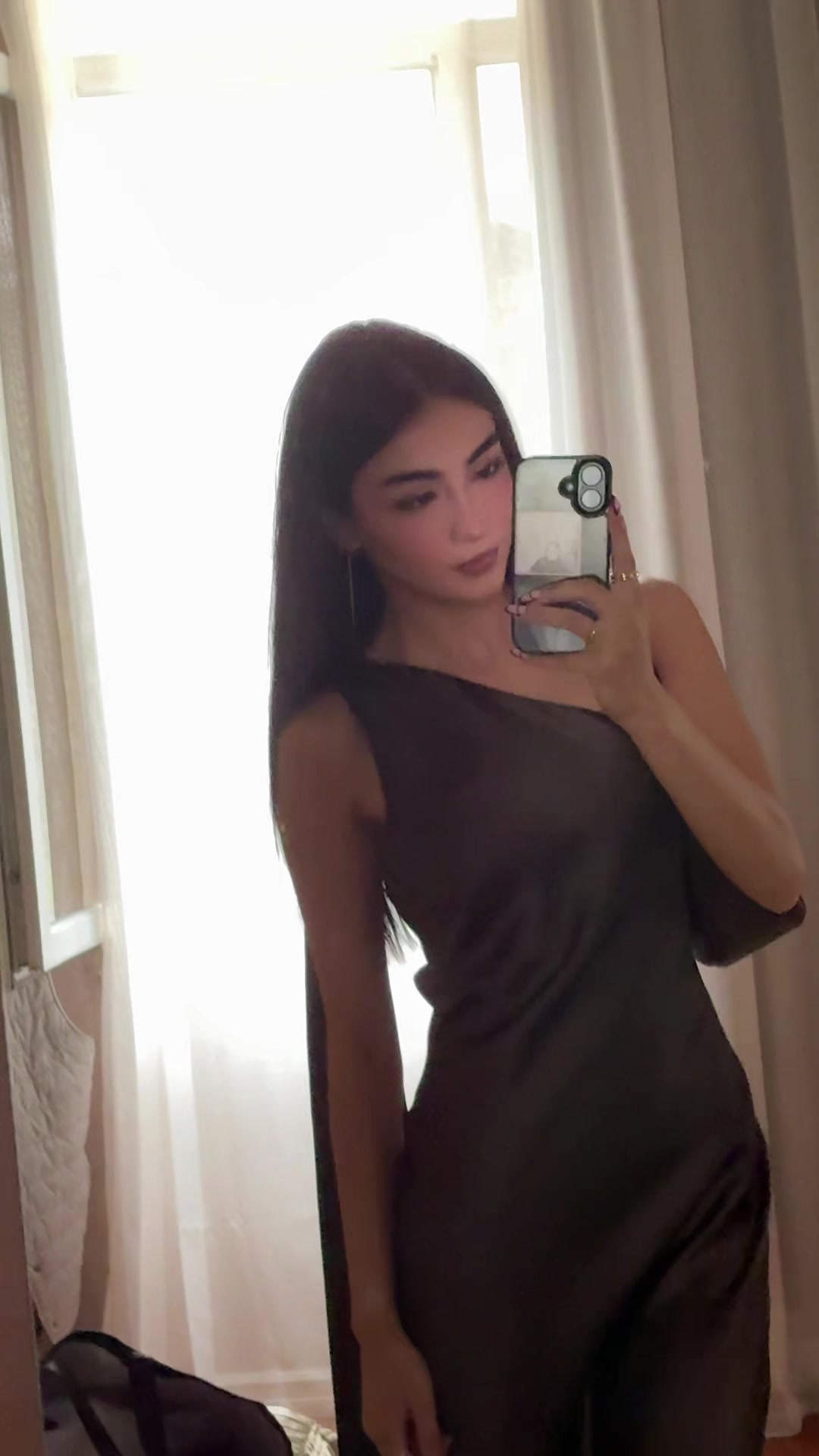 @ნია