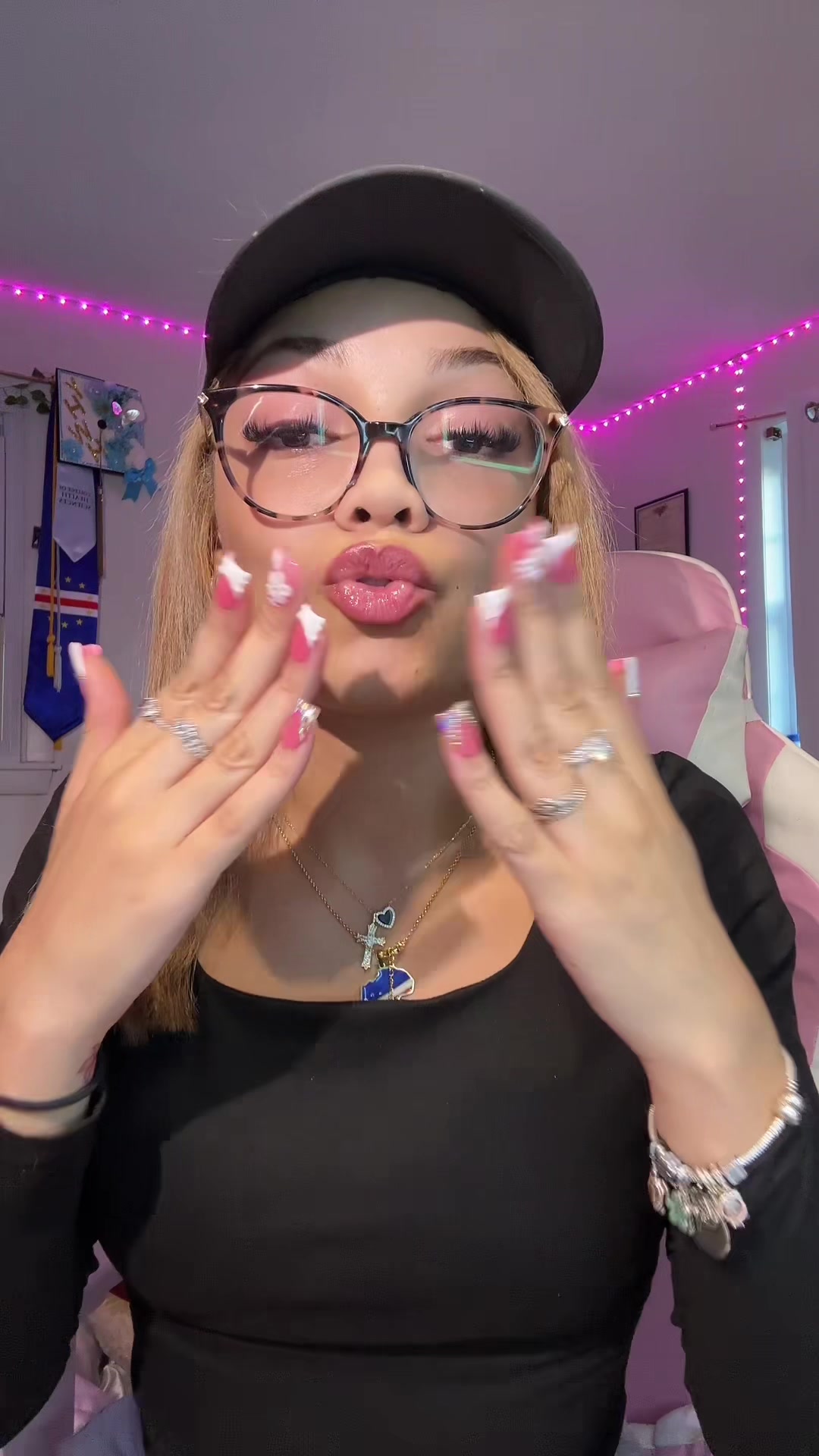 @👱🏽♀️