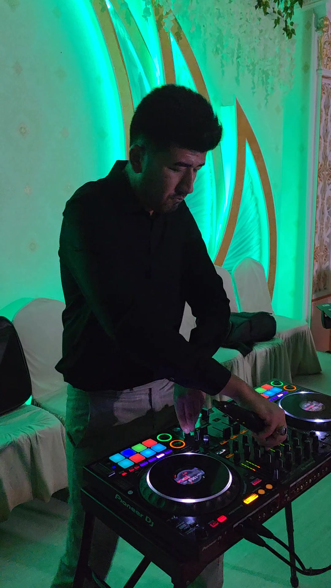@DJ HeNiX