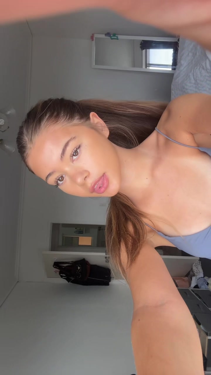 @connieeconw