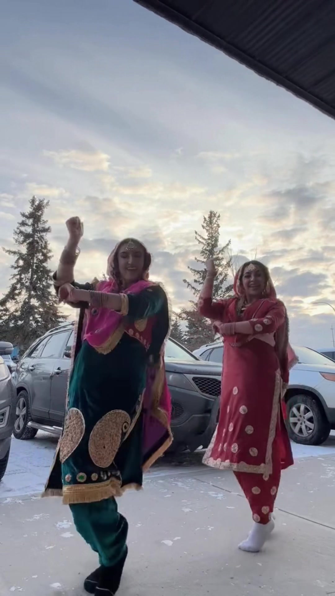 @Manreet & Sureet 💃🏽🫀