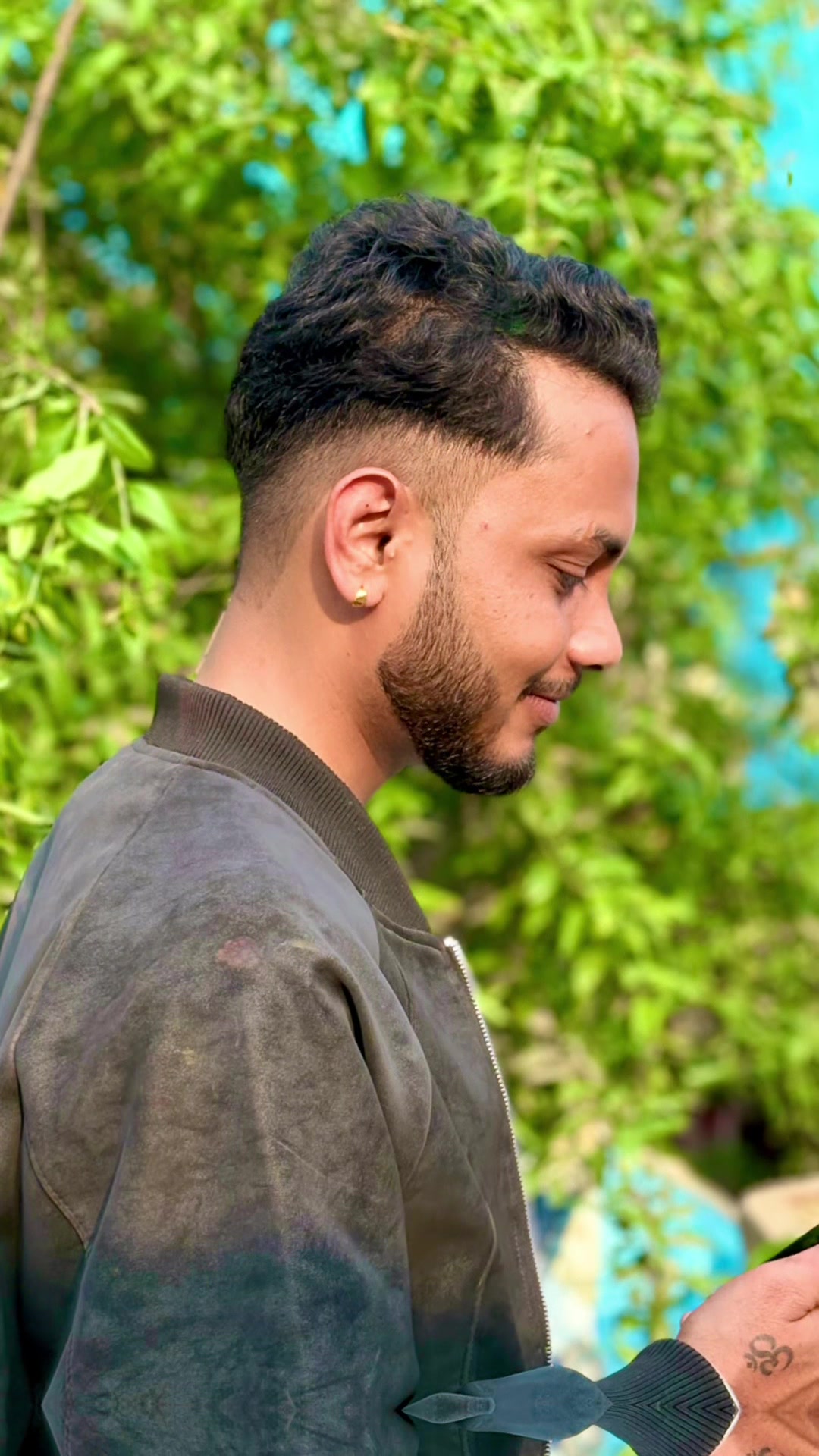 @Aditya 🧿ᥫ᭡