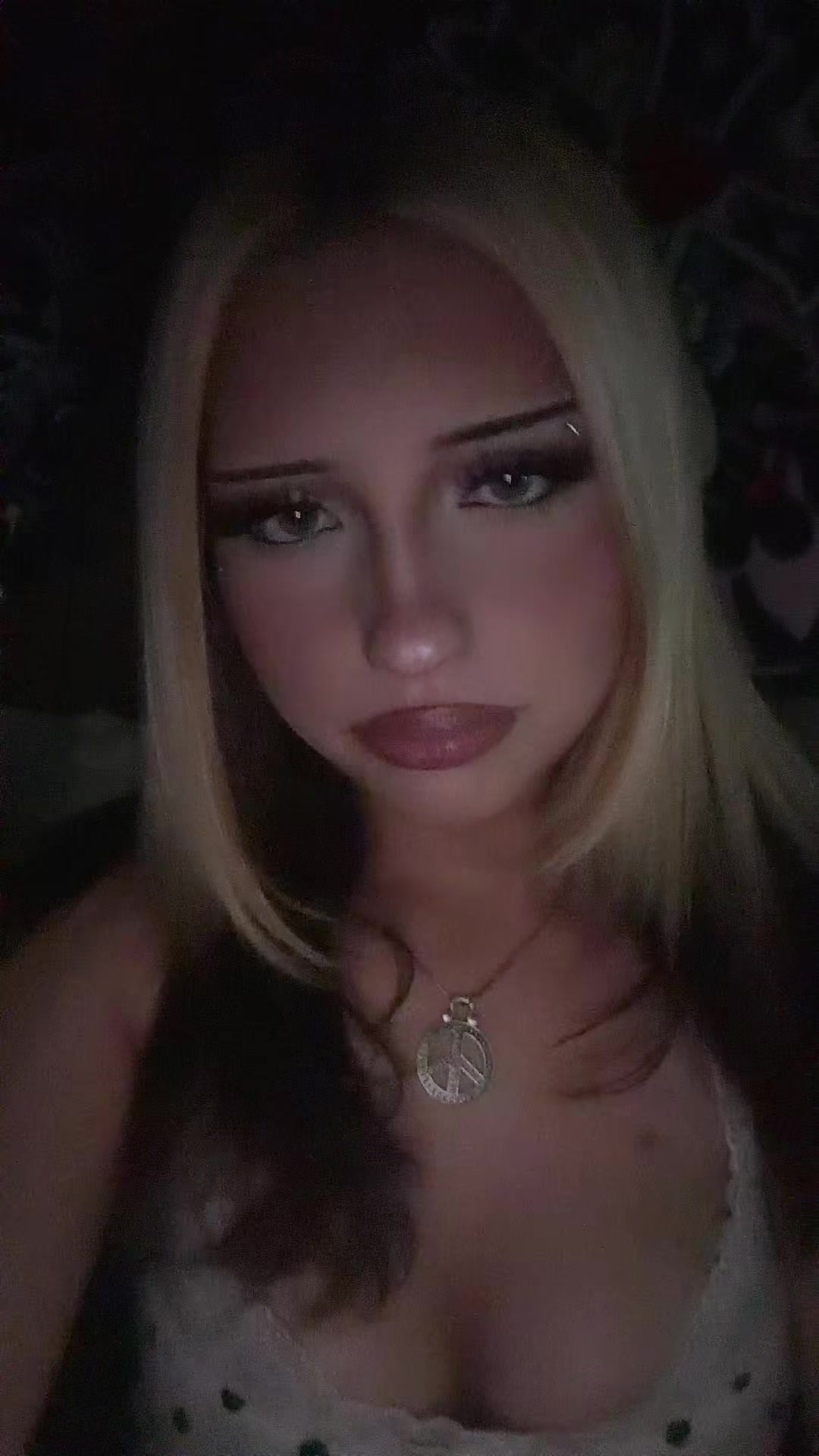 @𖣂