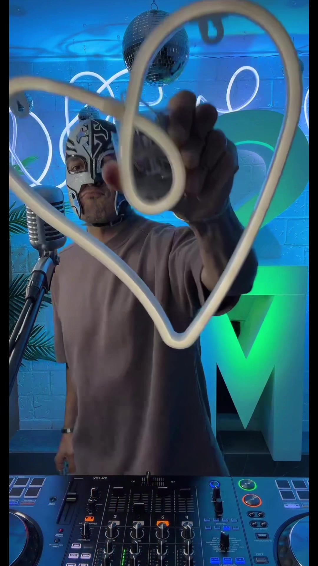 @2M