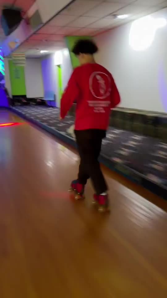 @Eli slides👀