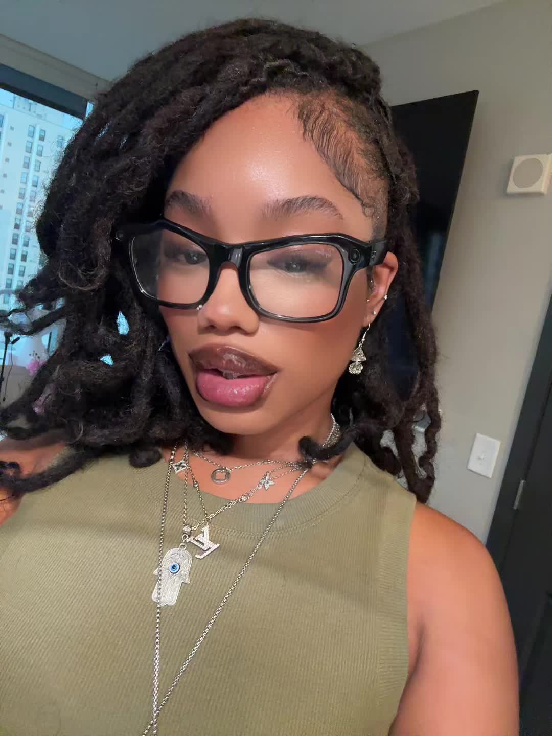 @manipostswhatever
