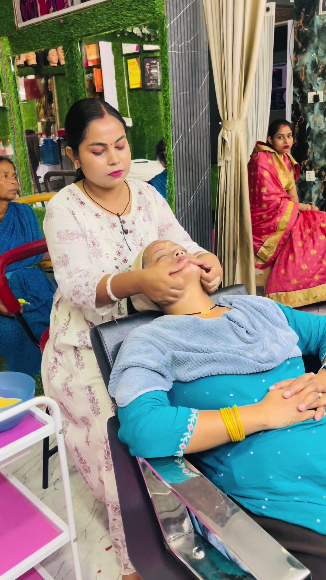 @Shila--makeup studio parasi