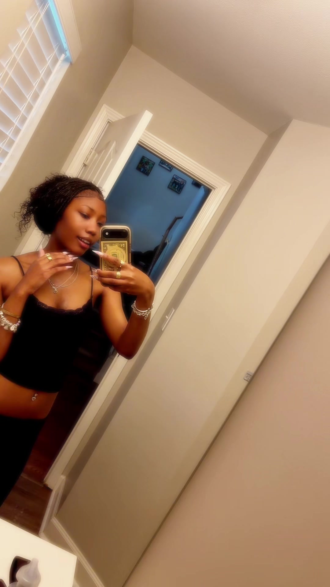 @Imjustariii
