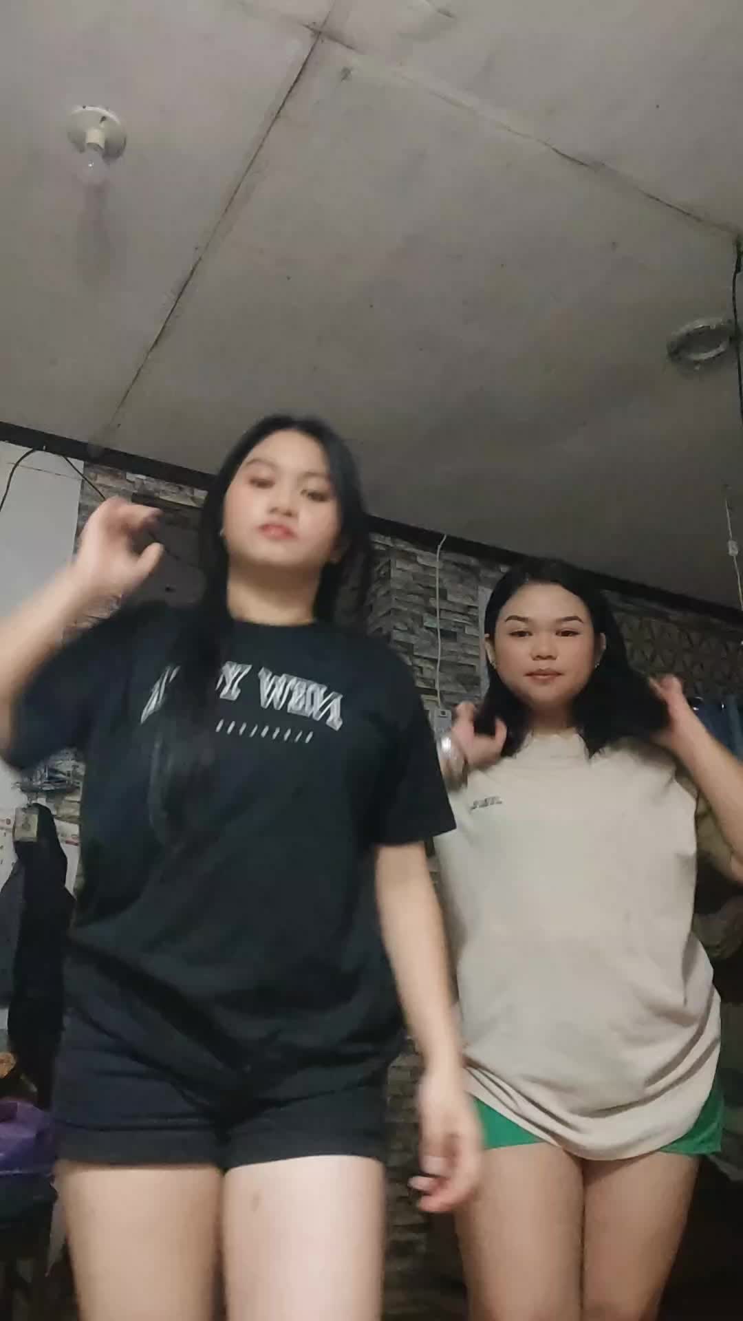 @🖤