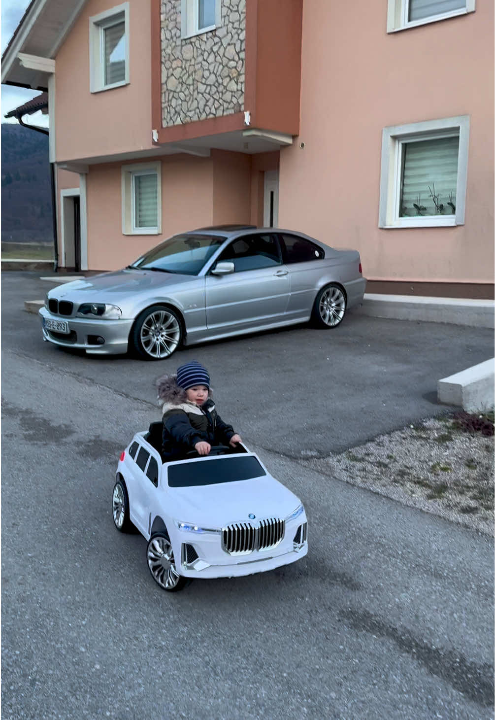 @domi.m57