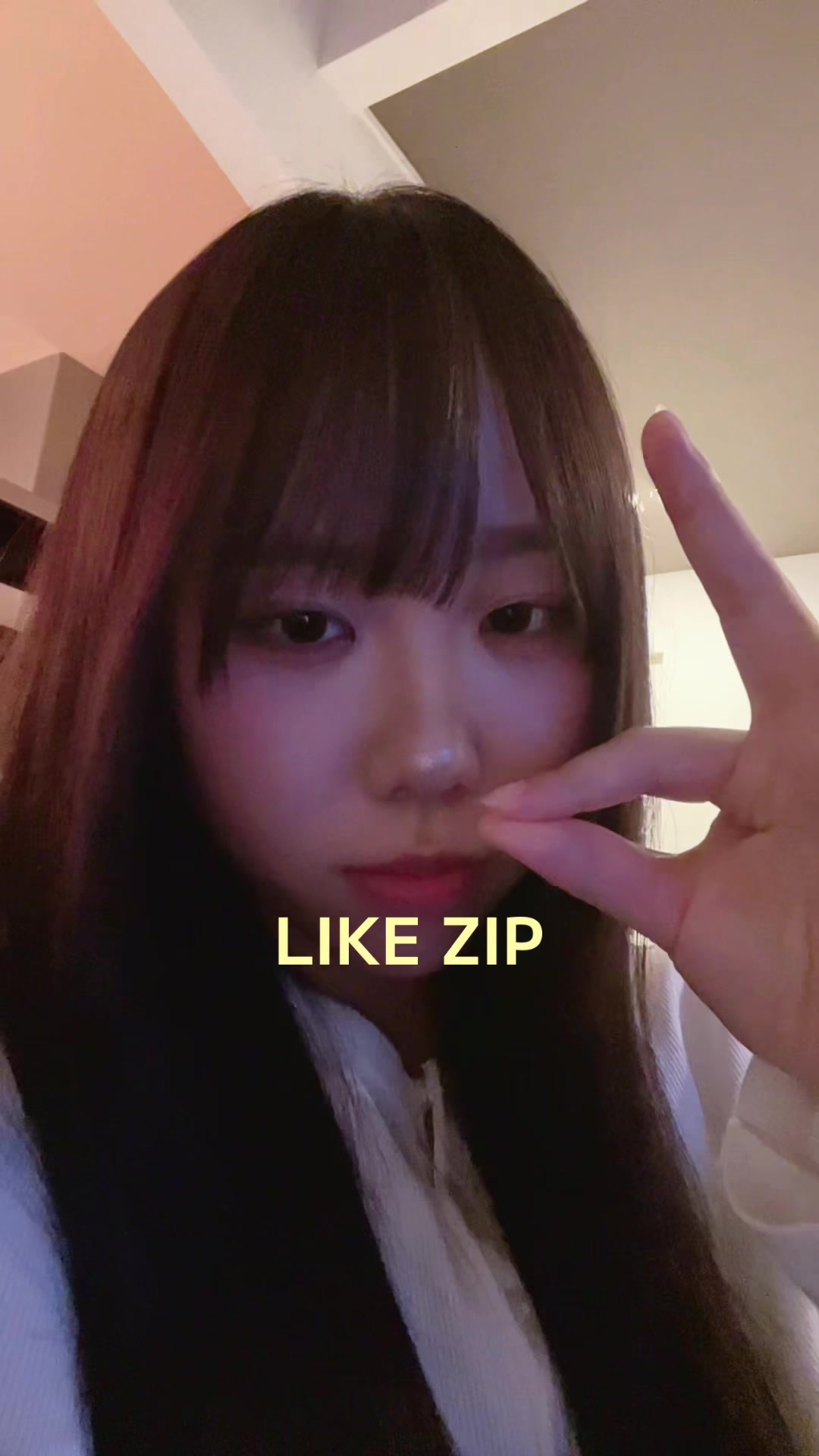 @玲