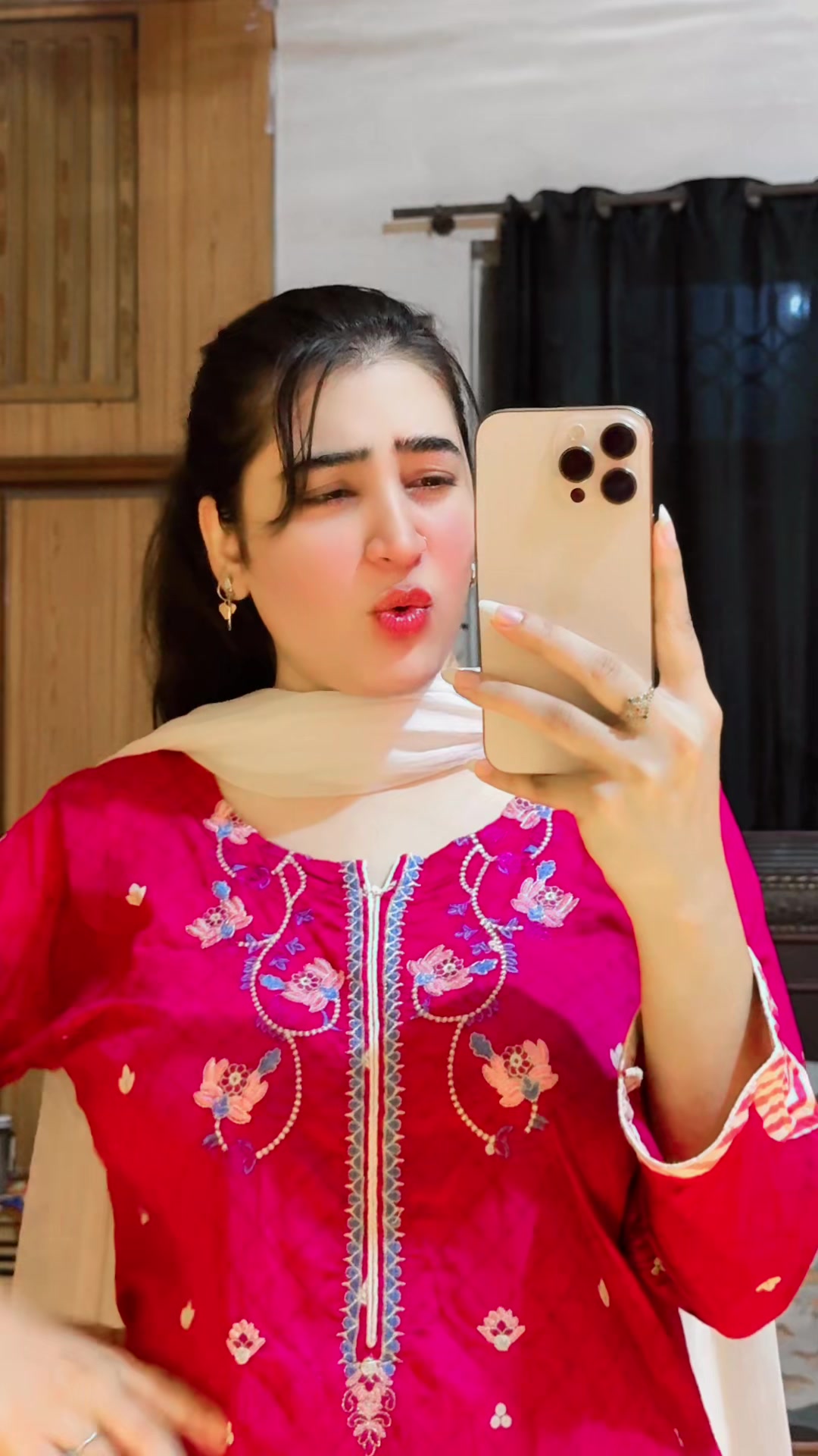 @🎤 𝓣𝓻𝓮𝓷𝓭𝔂 𝓖𝓲𝓻𝓵 🎤