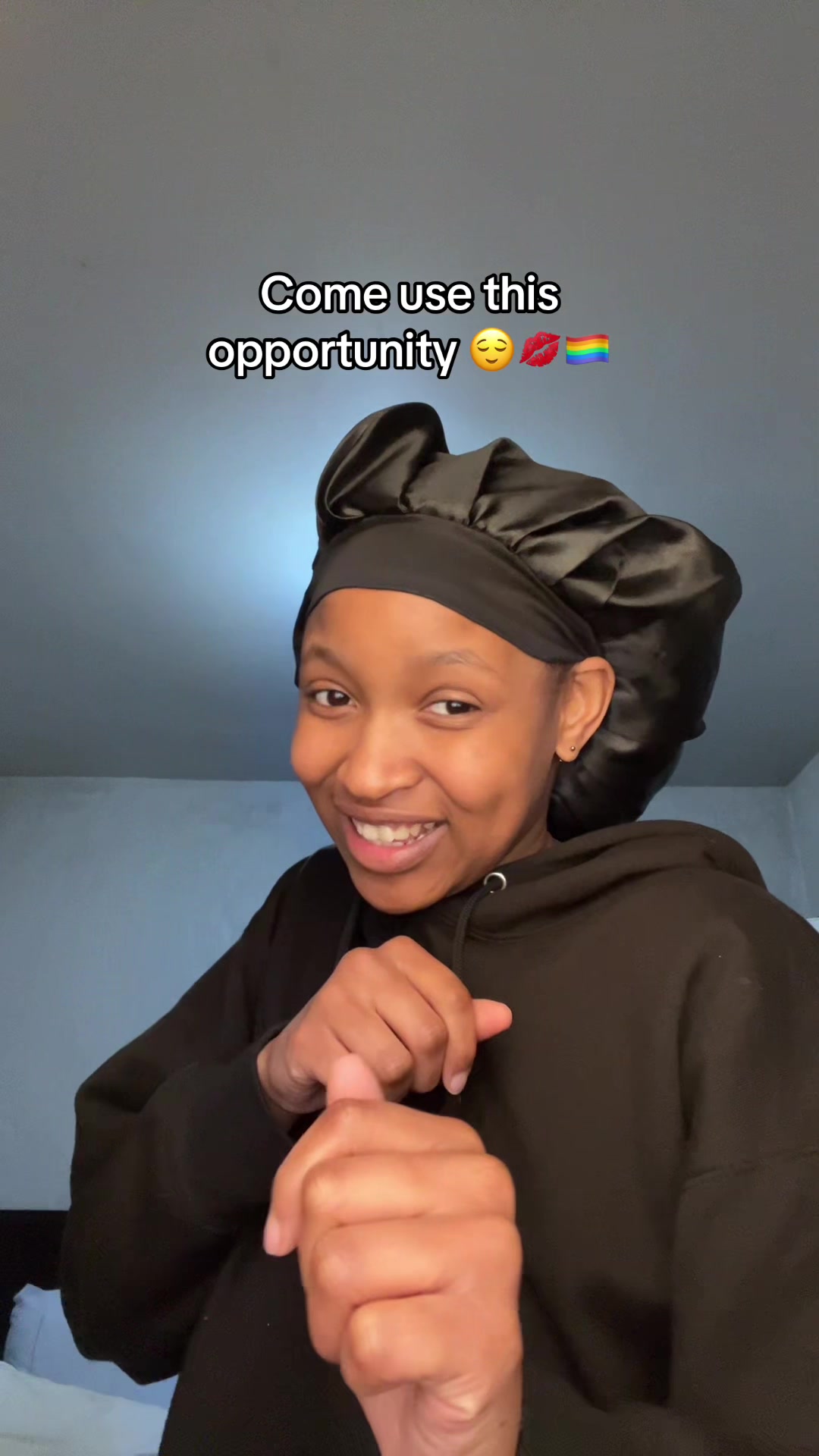 @queensalute_