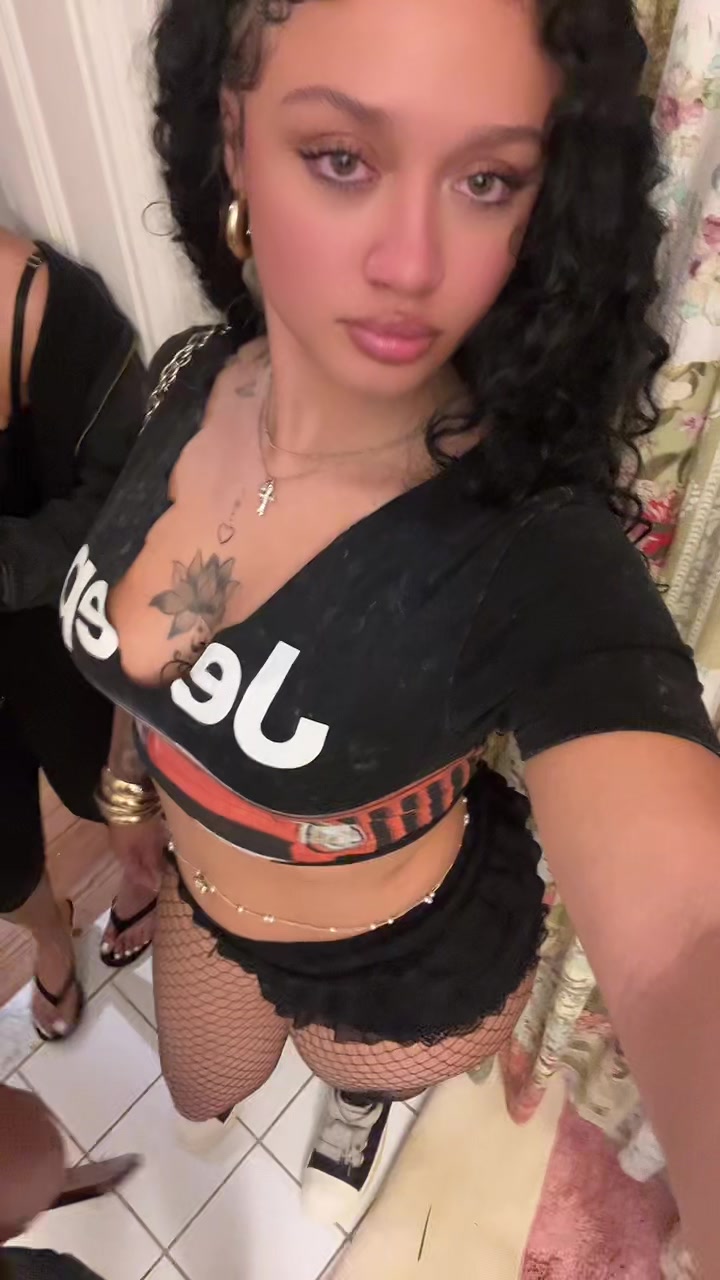 @𝐿𝑎𝑛𝑖𝑖♡︎