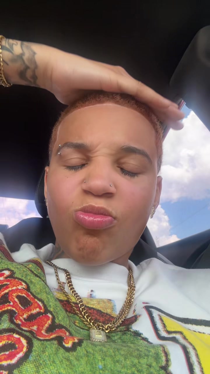@shelovelayy