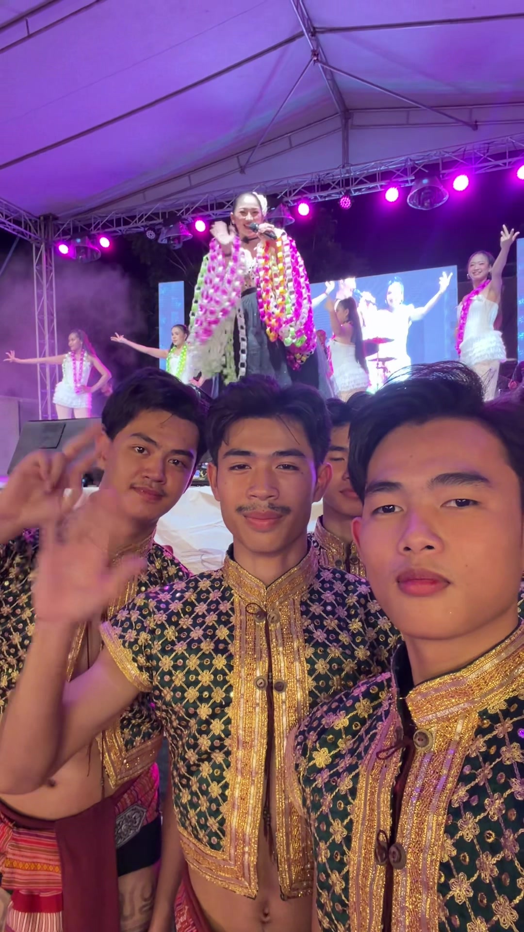 @นาคเล่นน้ำ