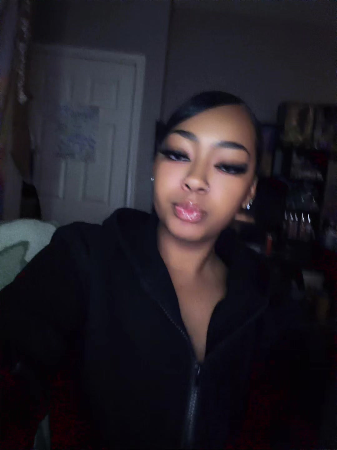 @kiya🖤🪐