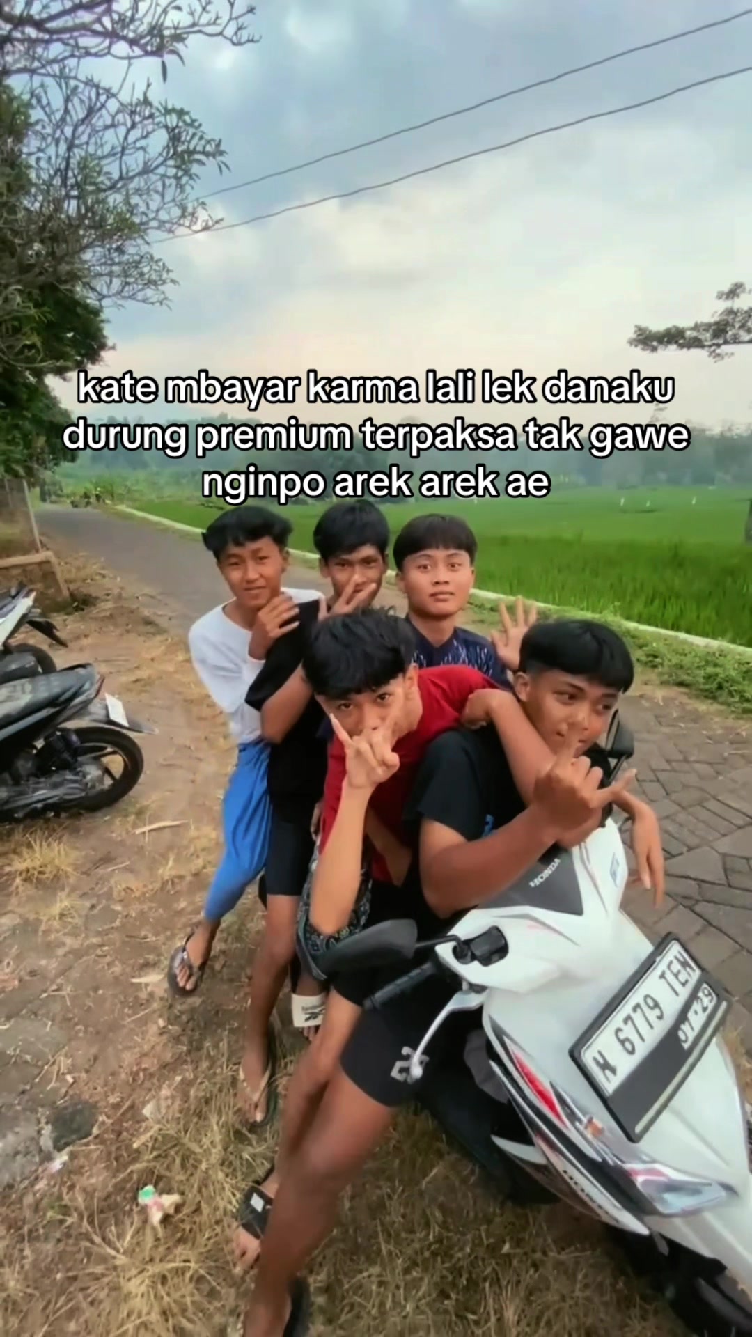 @🦅
