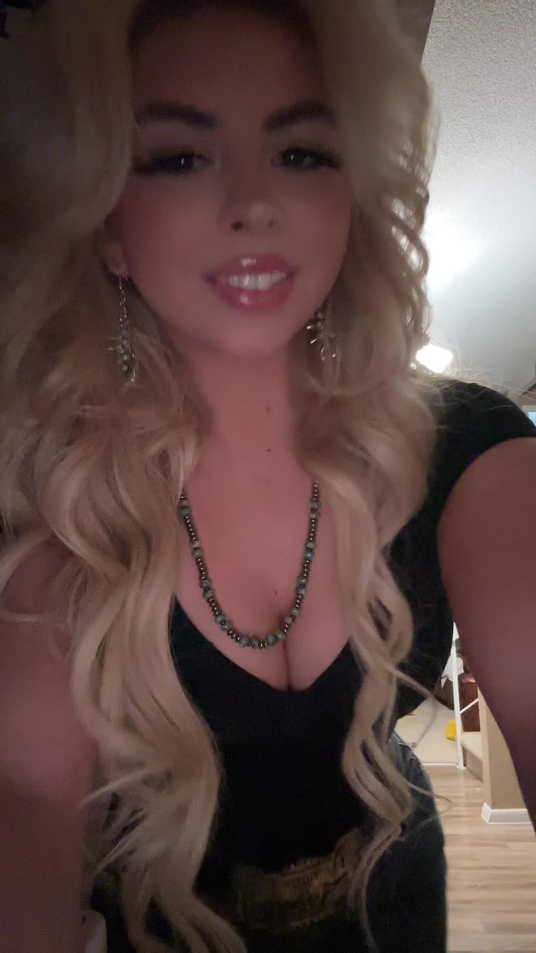 @Valianna Rose