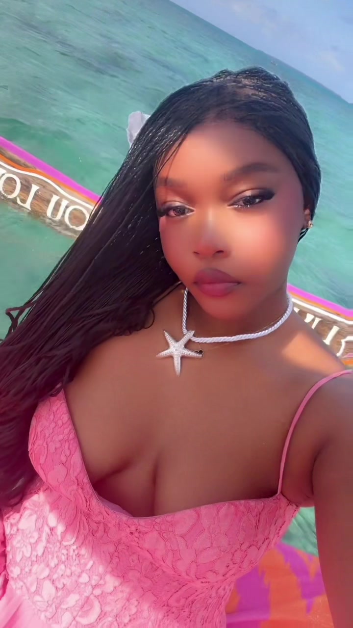 @nellakdm