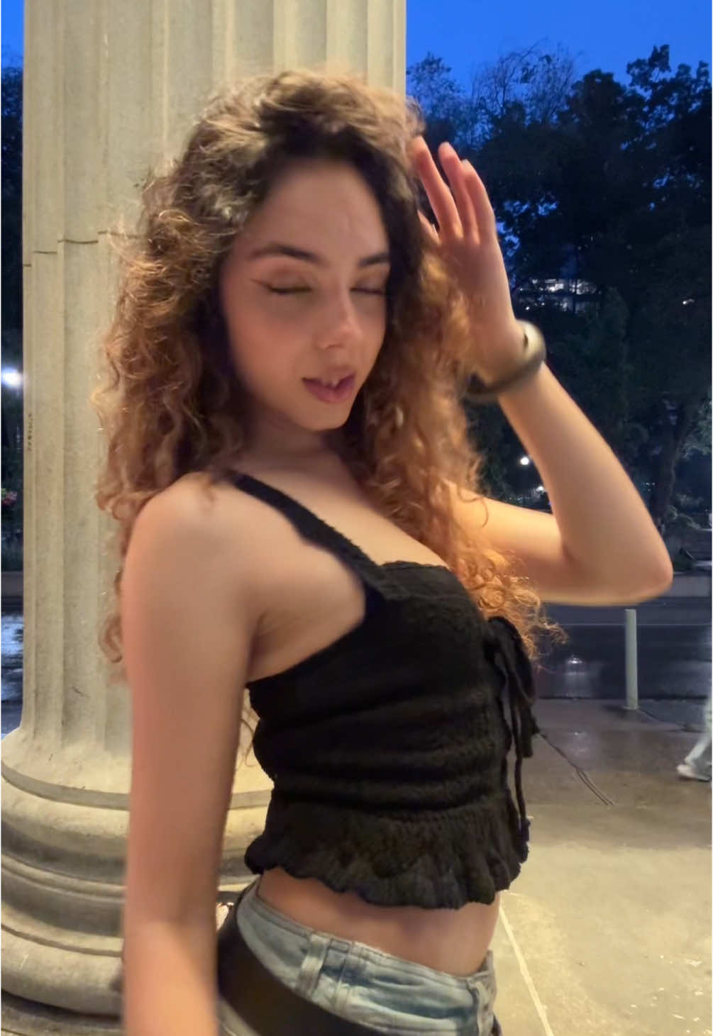 @demi