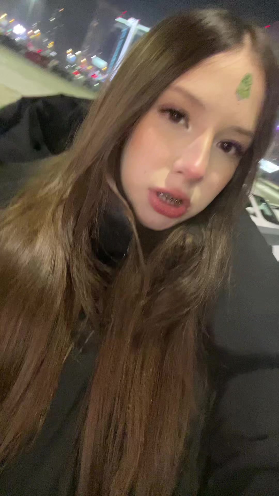 @melniqu_