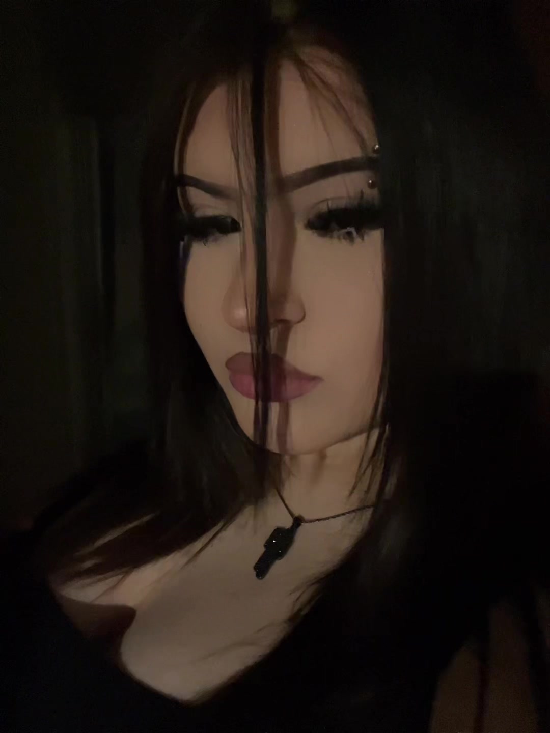 @𖣂