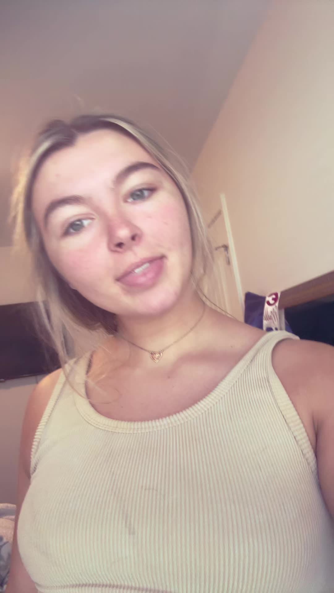 @maddieneumans